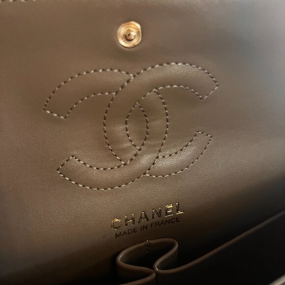 Chanel Quilted Classic Leather Flap Bag - Picture 6 of 16